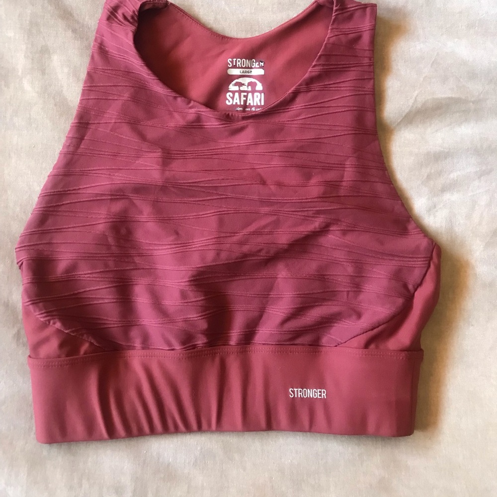 STRONGER label - sports crop madagascar red L